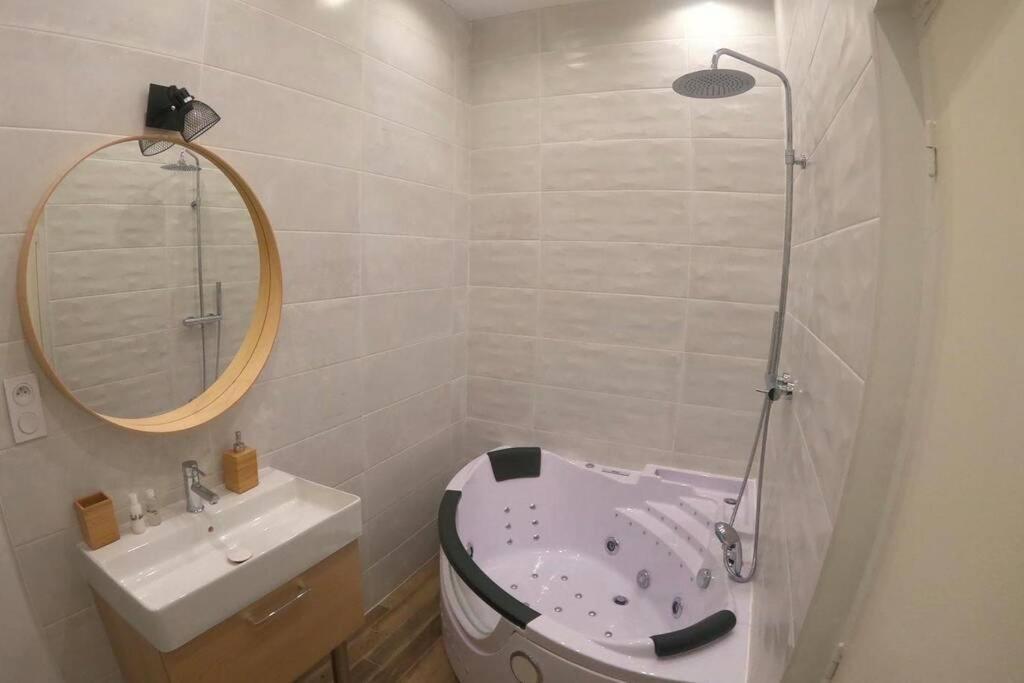L'Escapade De Lyon, Charpennes, Jacuzzi Et Emplacement Ideal Apartment Villeurbanne Exterior foto